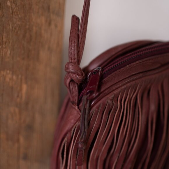 Bloomingdales Italian Leather with fringe shoulder bag with a thin strap - Picture 5 of 9